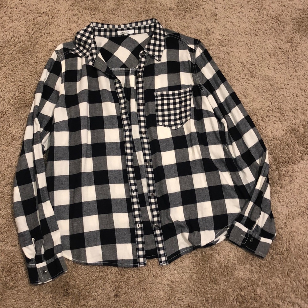 Like New Black&White Checkered flannel